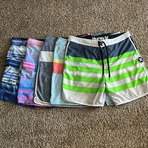 Lot of 5 Pairs of Men’s Boardshorts Oakley, Quicksilver and Hurley
